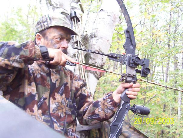 Robert en position de tir avec son maquillage ... oup pé l'ail ...
