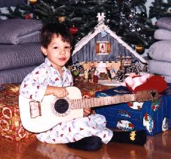Alexandre (garçon de la soeur à Jocelyne, soit: Sylvie) qui nous monte ses talents dans la musique ...